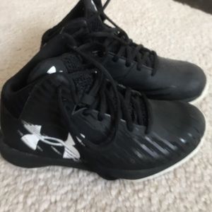 Brand new worn once girls basketball shoes